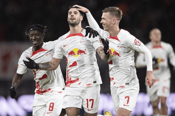 九游游戏旧版本-赛后中超焦点战,门兴格拉德巴赫内部沟通,悬念犹存,细节决定成败(中超焦点战山东泰山队或进行轮换)