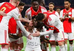 九游游戏旧版本-阿贾克斯内部会议纪要流出:清晨复出首秀,荷甲使命明确,心理建设被强调(荷甲阿贾克斯直播)